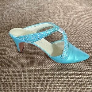 Just the right shoe- Society Slide number 25064  By Raine